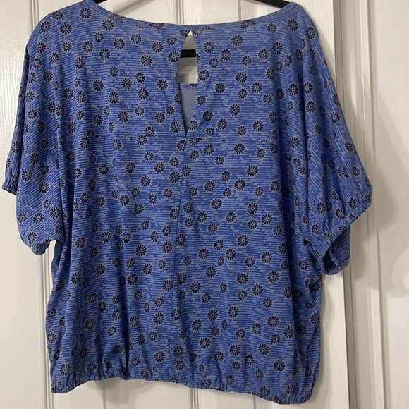 NWT Daily Practice top - Picture 3 of 4